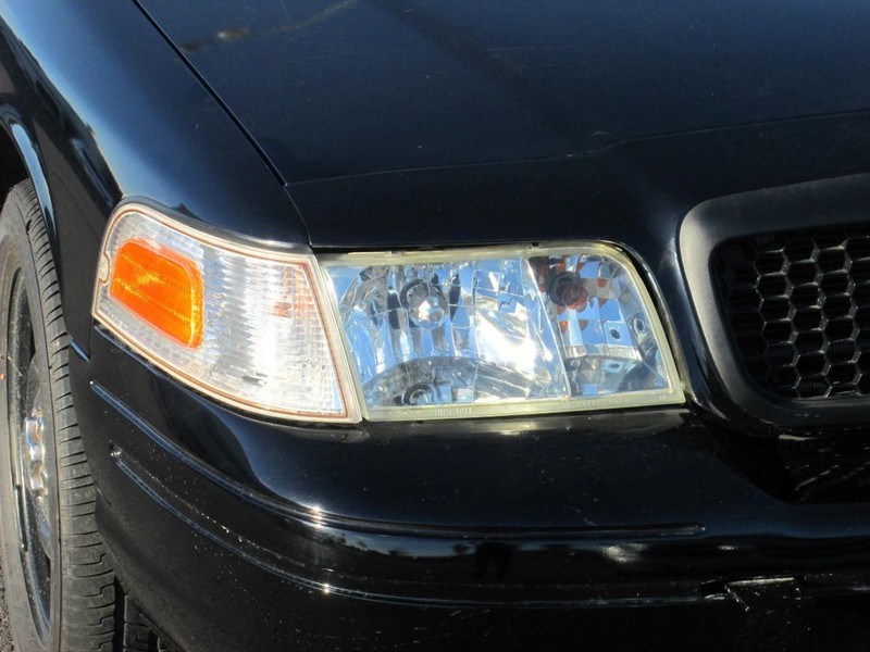 Ford Crown Victoria Vehicle Full-screen Gallery Image 08