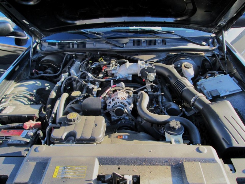 Ford Crown Victoria Vehicle Full-screen Gallery Image 15