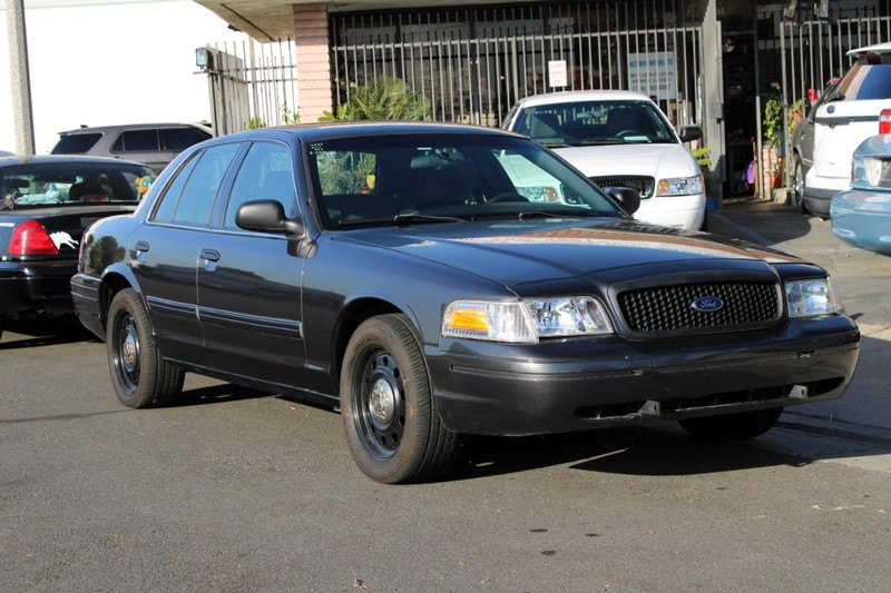 Ford Crown Victoria Vehicle Full-screen Gallery Image 02