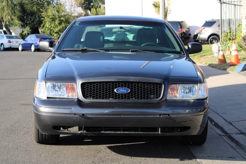 Ford Crown Victoria Vehicle Full-screen Gallery Image 03