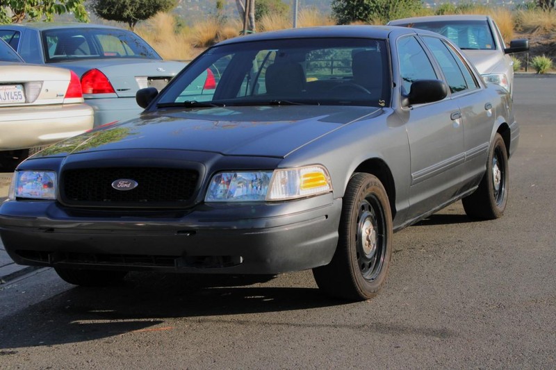 Ford Crown Victoria Vehicle Full-screen Gallery Image 05