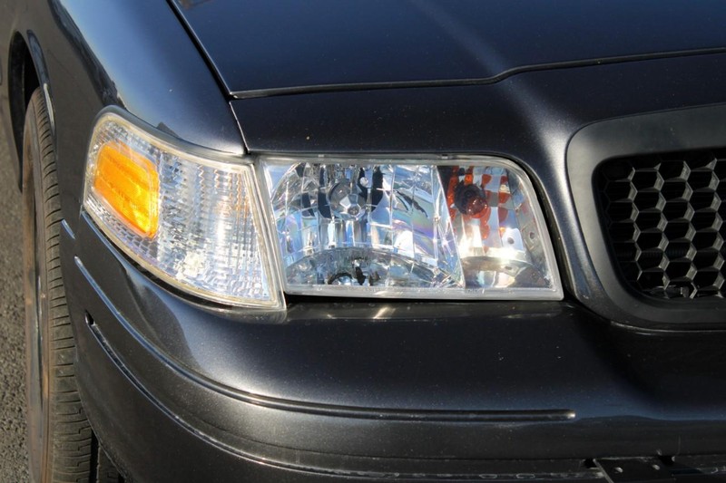 Ford Crown Victoria Vehicle Full-screen Gallery Image 07