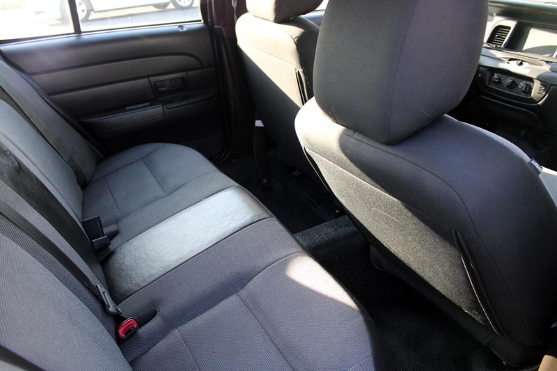 Ford Crown Victoria Vehicle Full-screen Gallery Image 10