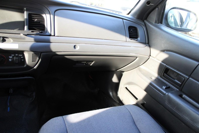 Ford Crown Victoria Vehicle Full-screen Gallery Image 14