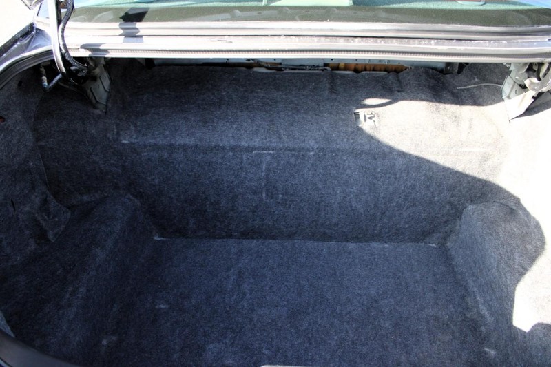 Ford Crown Victoria Vehicle Full-screen Gallery Image 16