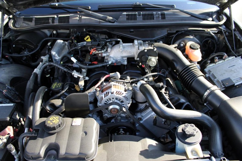 Ford Crown Victoria Vehicle Full-screen Gallery Image 17