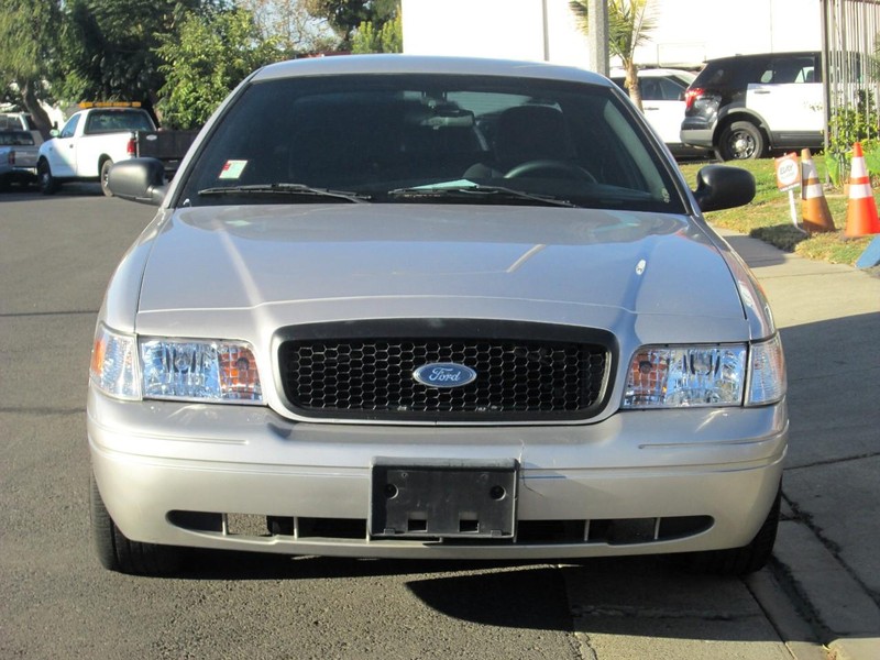 Ford Crown Victoria Vehicle Full-screen Gallery Image 02