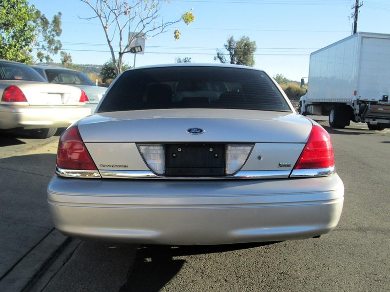 Ford Crown Victoria Vehicle Full-screen Gallery Image 05