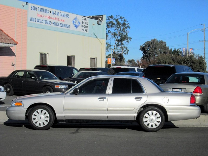 Ford Crown Victoria Vehicle Full-screen Gallery Image 07