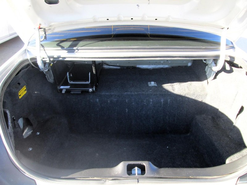 Ford Crown Victoria Vehicle Full-screen Gallery Image 13