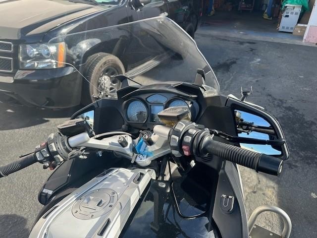 BMW R1200RTP Vehicle Full-screen Gallery Image 02