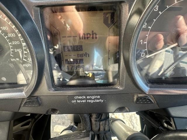 BMW R1200RTP Vehicle Full-screen Gallery Image 08