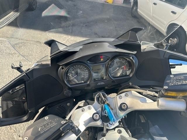 BMW R1200RTP Vehicle Full-screen Gallery Image 10