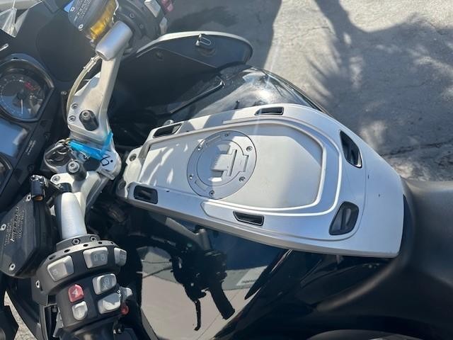 BMW R1200RTP Vehicle Full-screen Gallery Image 11