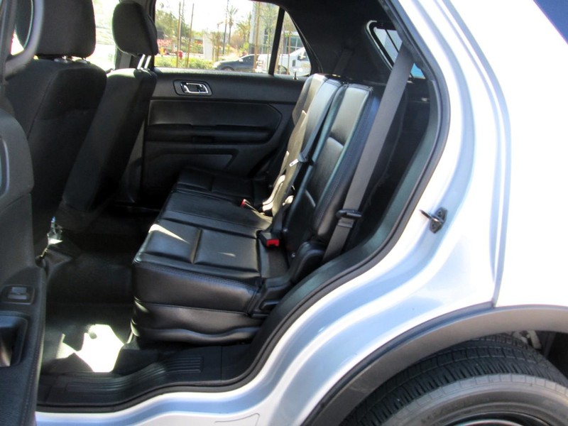 Ford Explorer Vehicle Full-screen Gallery Image 03