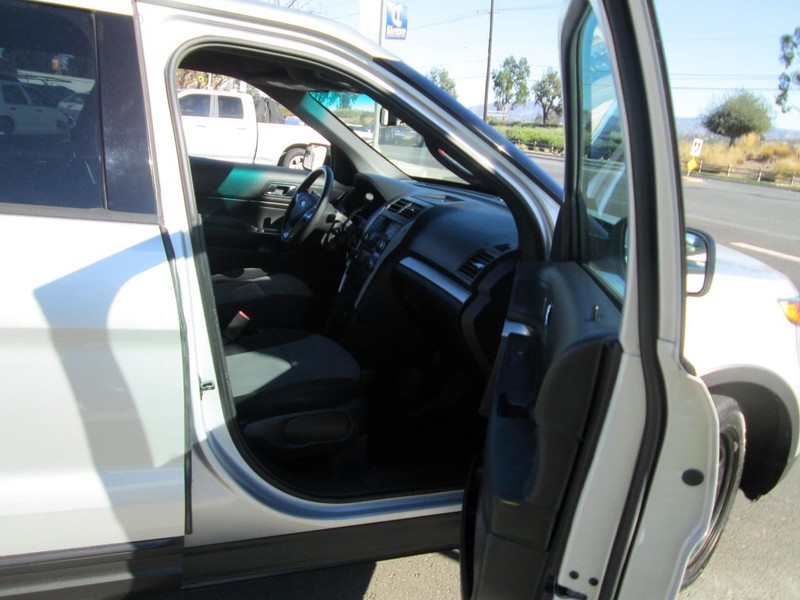 Ford Explorer Vehicle Full-screen Gallery Image 04