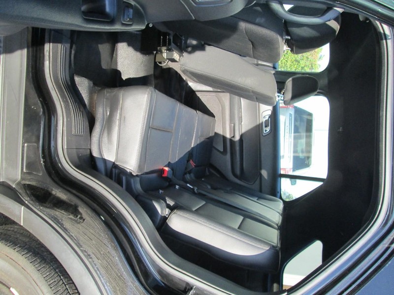 Ford Explorer Vehicle Full-screen Gallery Image 04