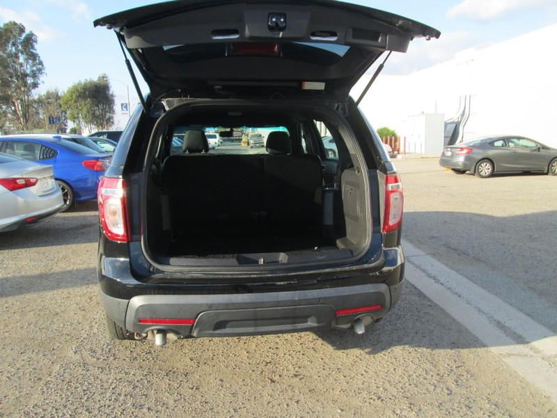 Ford Explorer Vehicle Full-screen Gallery Image 07