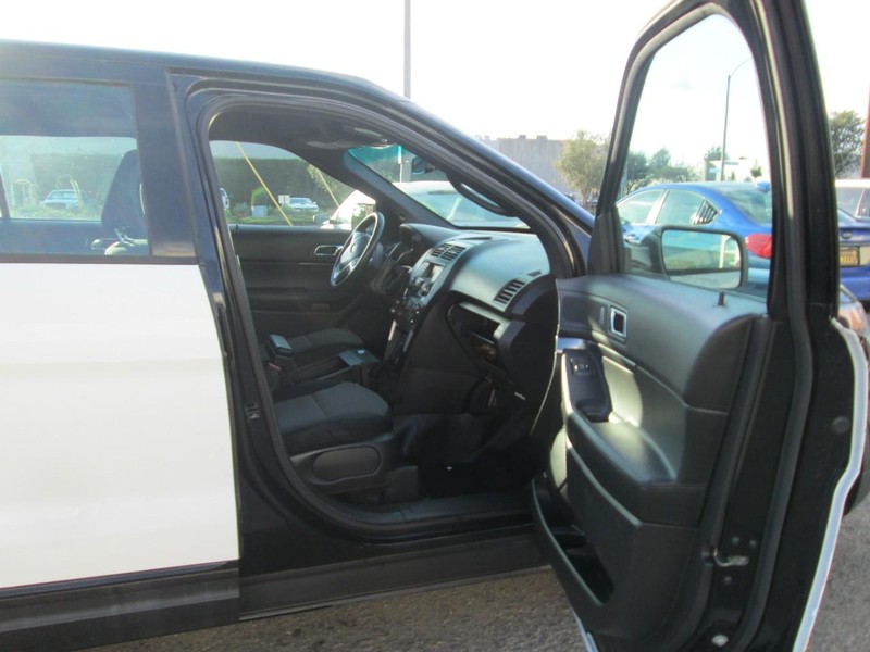 Ford Explorer Vehicle Full-screen Gallery Image 08