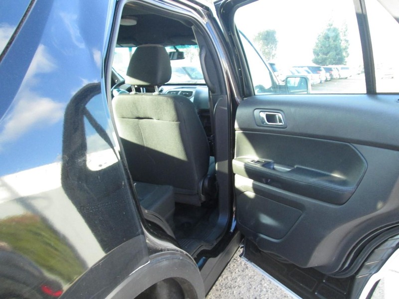 Ford Explorer Vehicle Full-screen Gallery Image 09
