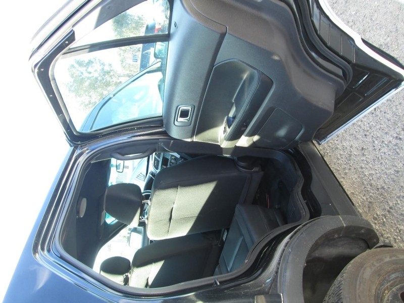 Ford Explorer Vehicle Full-screen Gallery Image 10