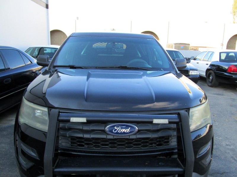Ford Explorer Vehicle Full-screen Gallery Image 02