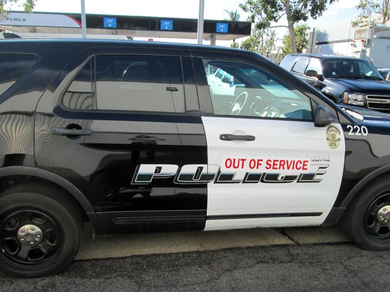 Ford Explorer Vehicle Full-screen Gallery Image 04