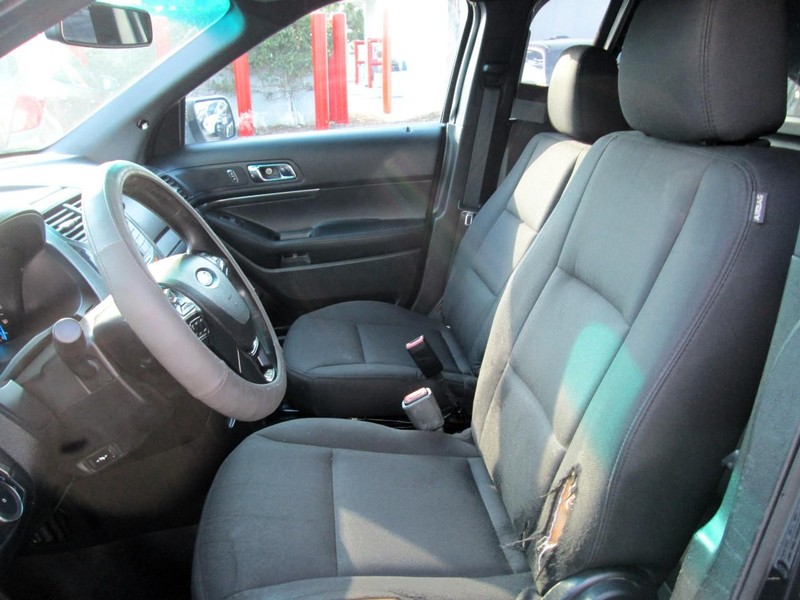 Ford Explorer Vehicle Full-screen Gallery Image 05