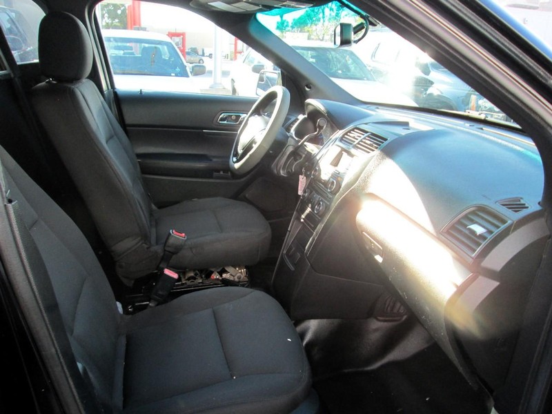 Ford Explorer Vehicle Full-screen Gallery Image 08