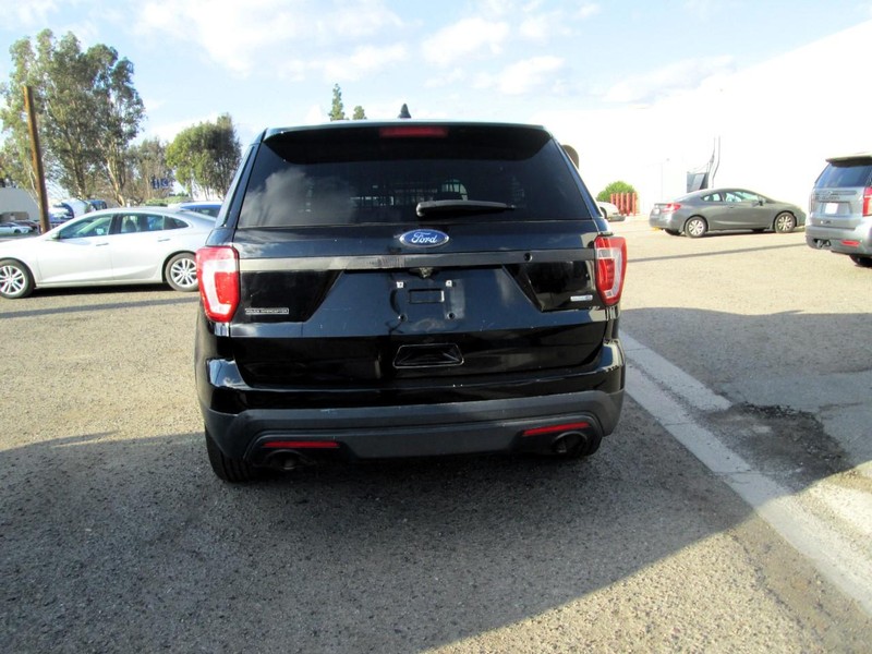 Ford Explorer Vehicle Full-screen Gallery Image 03