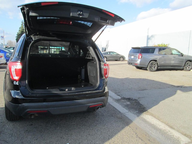 Ford Explorer Vehicle Full-screen Gallery Image 04