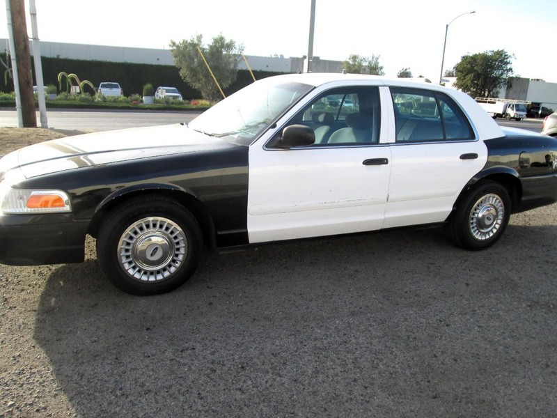 Ford Crown Victoria Vehicle Full-screen Gallery Image 01
