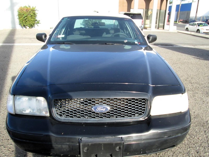 Ford Crown Victoria Vehicle Full-screen Gallery Image 03