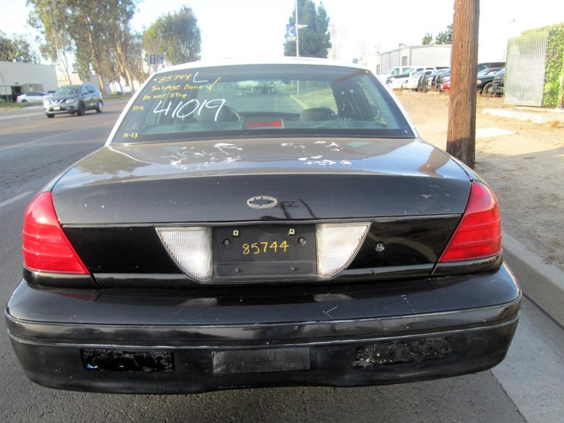 Ford Crown Victoria Vehicle Full-screen Gallery Image 04