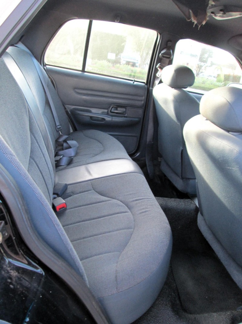 Ford Crown Victoria Vehicle Full-screen Gallery Image 07