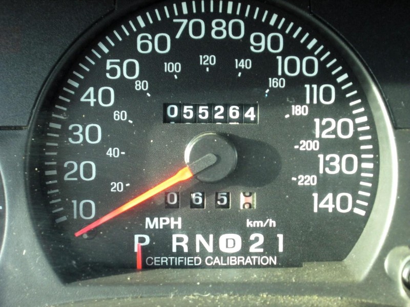 Ford Crown Victoria Vehicle Full-screen Gallery Image 09