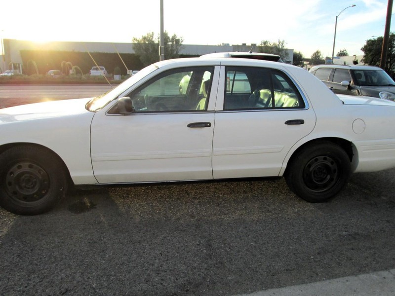 Ford Crown Victoria Vehicle Full-screen Gallery Image 01