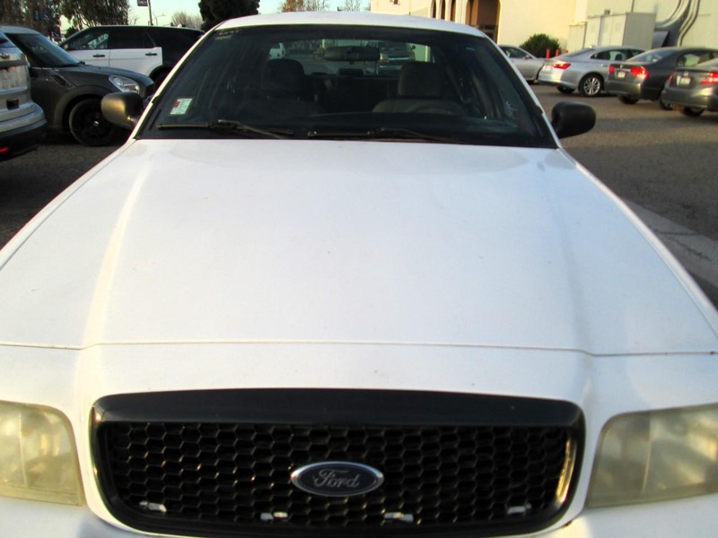 Ford Crown Victoria Vehicle Full-screen Gallery Image 02