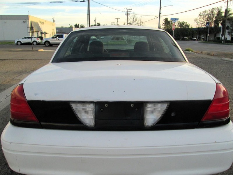 Ford Crown Victoria Vehicle Full-screen Gallery Image 03