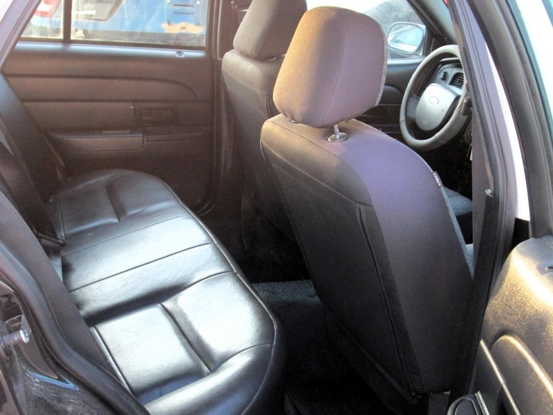 Ford Crown Victoria Vehicle Full-screen Gallery Image 06