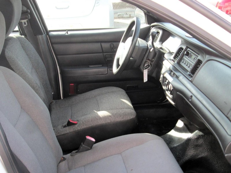 Ford Crown Victoria Vehicle Full-screen Gallery Image 08