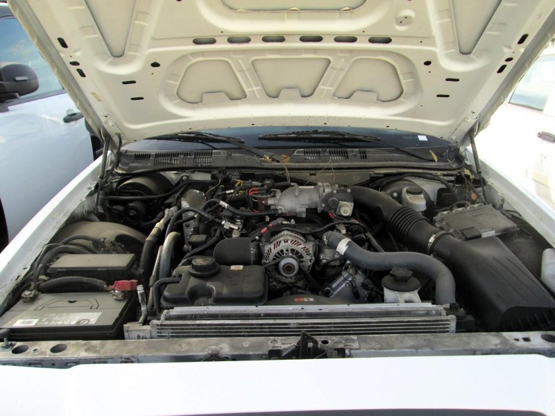 Ford Crown Victoria Vehicle Full-screen Gallery Image 09