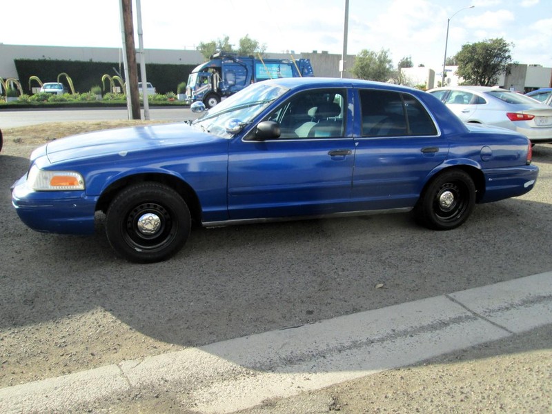 Ford Crown Victoria Vehicle Full-screen Gallery Image 01