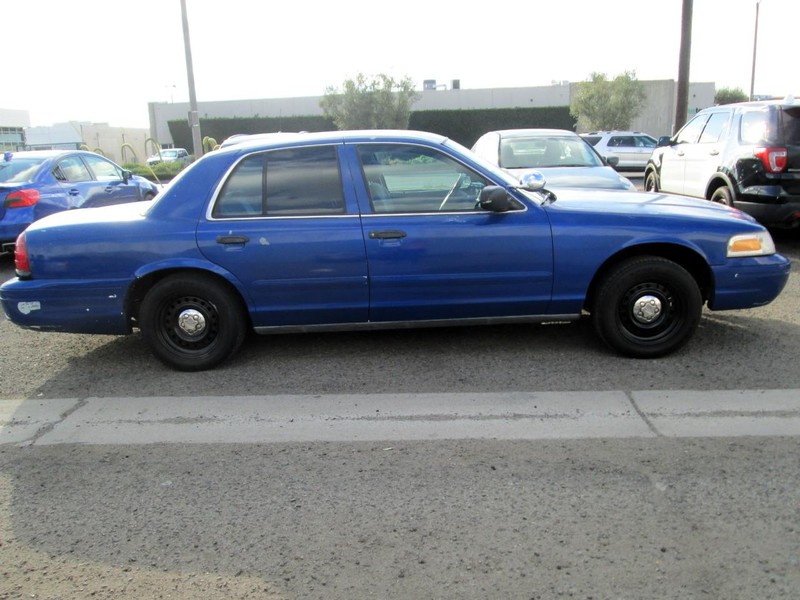 Ford Crown Victoria Vehicle Full-screen Gallery Image 03