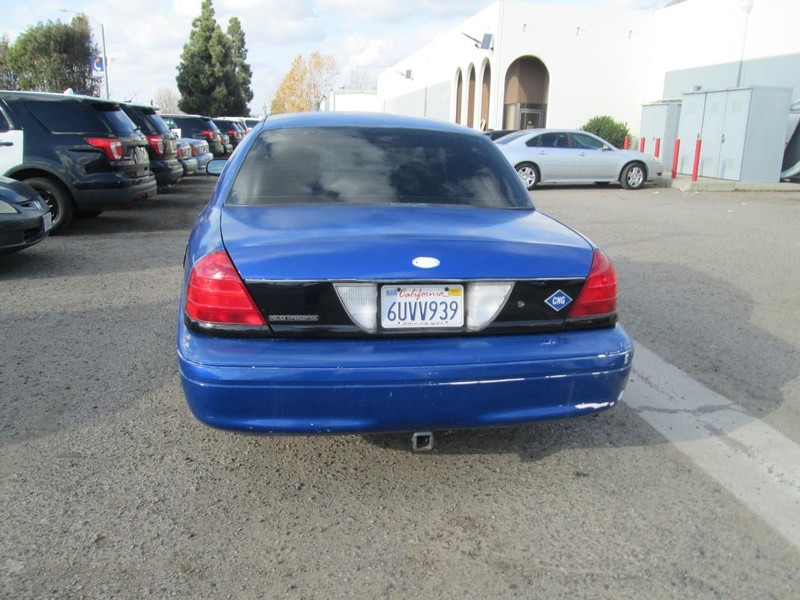 Ford Crown Victoria Vehicle Full-screen Gallery Image 04