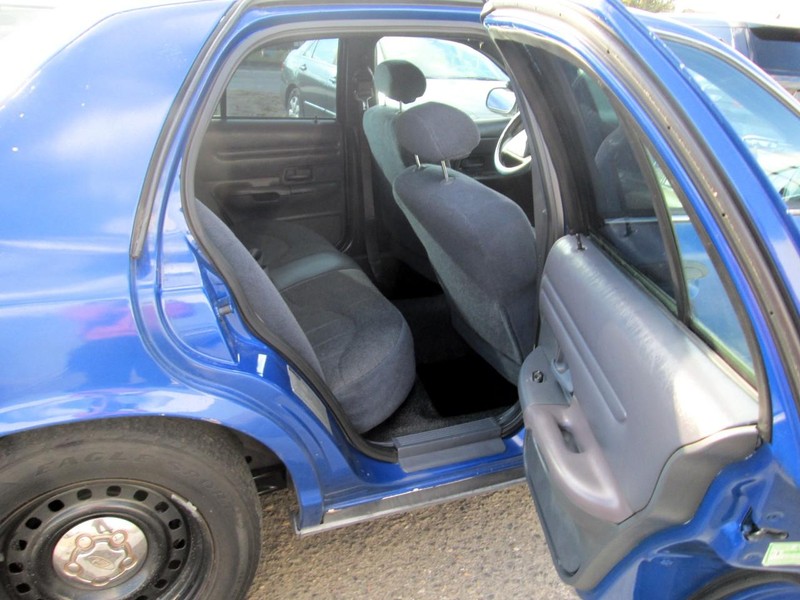 Ford Crown Victoria Vehicle Full-screen Gallery Image 07