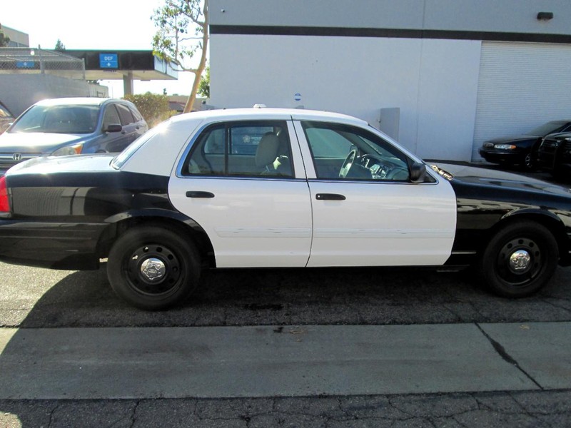 Ford Crown Victoria Vehicle Full-screen Gallery Image 02