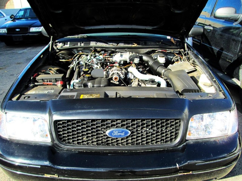 Ford Crown Victoria Vehicle Full-screen Gallery Image 03