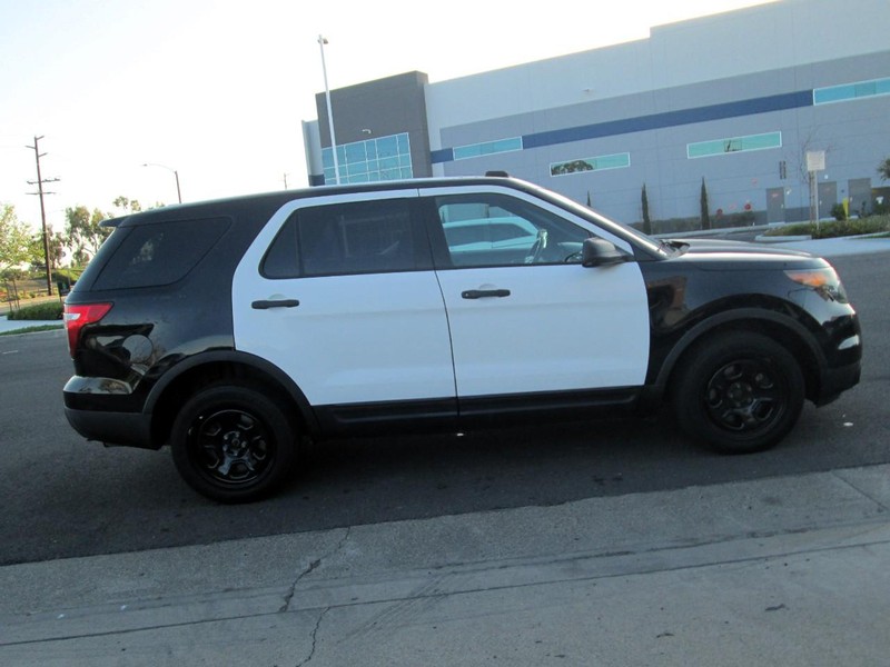Ford Explorer Vehicle Full-screen Gallery Image 07