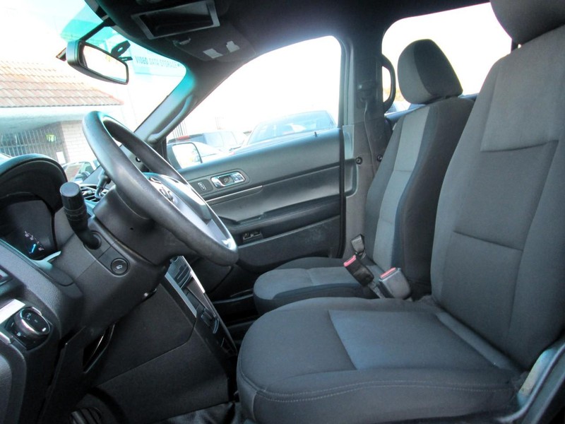 Ford Explorer Vehicle Full-screen Gallery Image 09